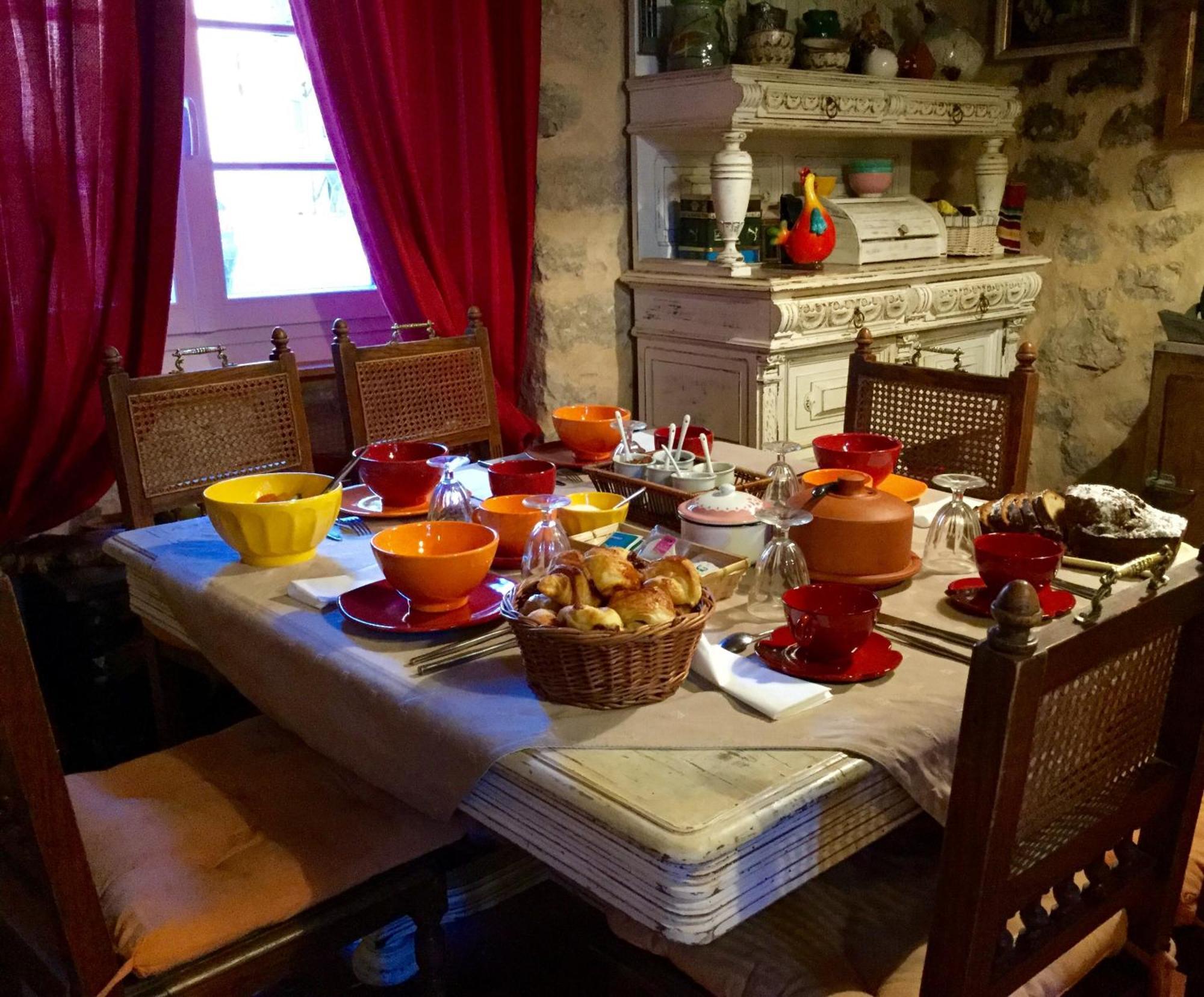 ホテル Au Puits De La Fontaine Tavernes エクステリア 写真