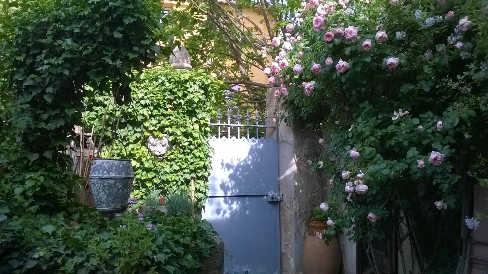 ホテル Au Puits De La Fontaine Tavernes エクステリア 写真