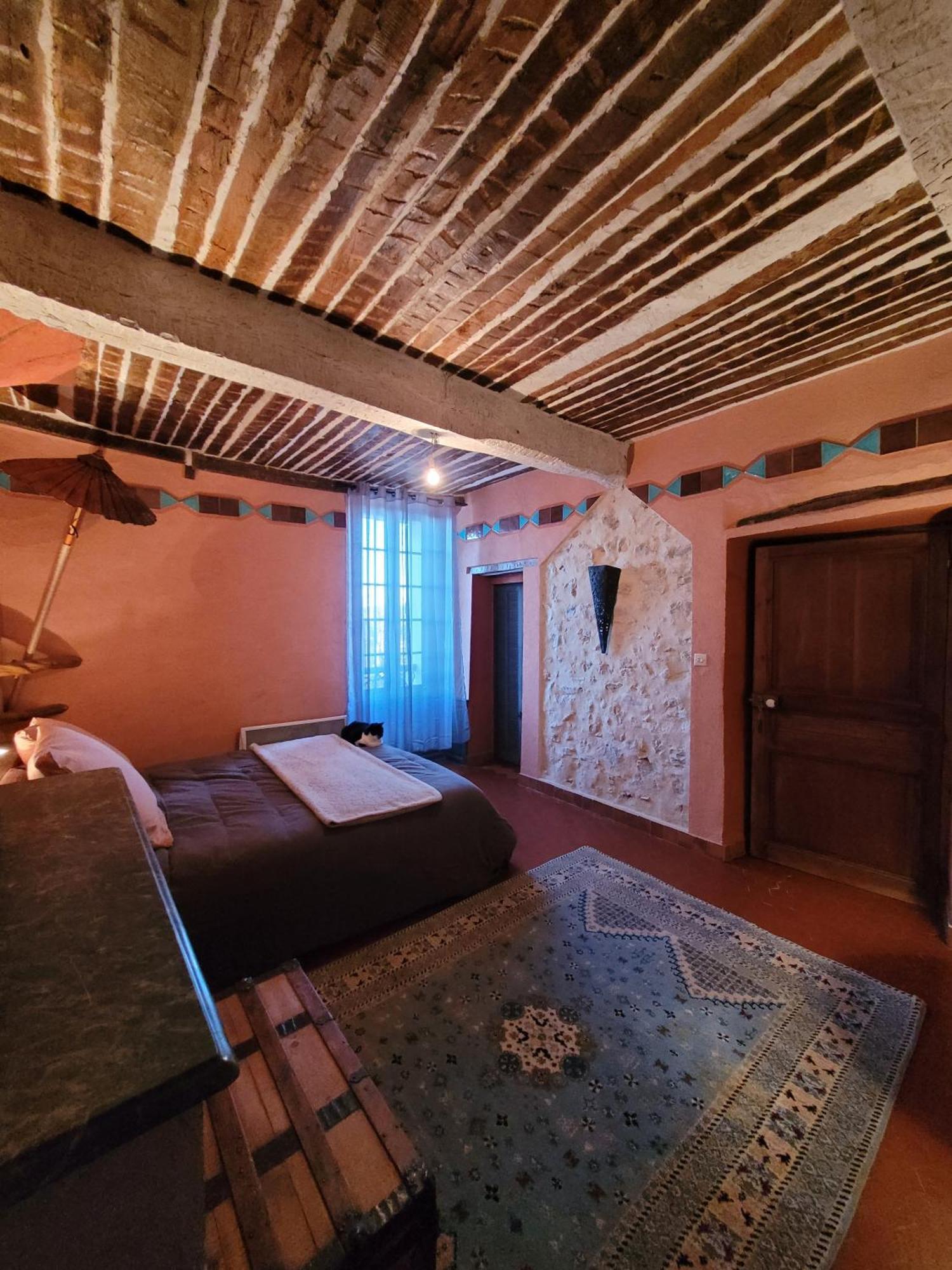 ホテル Au Puits De La Fontaine Tavernes 部屋 写真